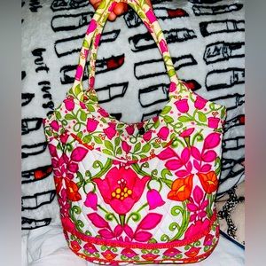 This is a Vera Bradley shoulder bag- purse 👛 super cute with a small bag